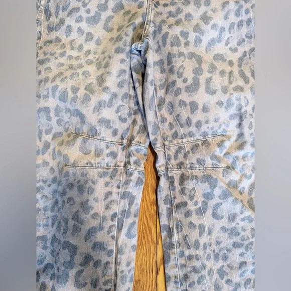 We The Free Good Luck Printed Barrel Jeans - Picture 8 of 10